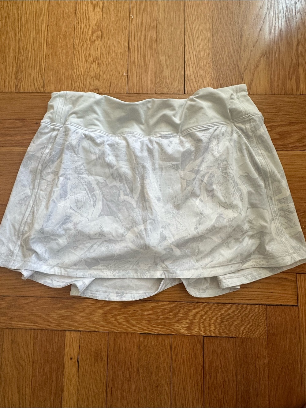 lululemon athletica White and Grey  Athletic Skort 10 Tall
